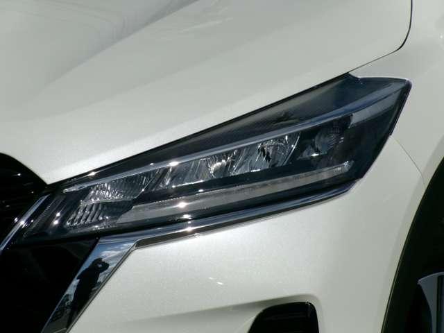 キックス １．２　Ｘ　ツートーン　インテリアエディション　（ｅ－ＰＯＷＥＲ）　試乗車アップ車・９インチ純正ナビ・全方位　レーダークルーズ　被害軽減ブレーキ　ＬＥＤヘッドライト　アラウンドビューモニター　インテリジェントキー　ドラレコ　アイドリングストップ　ＥＴＣ　メモリ－ナビ　エアコン　パワステ　キーレス　ＡＢＳ（3枚目）