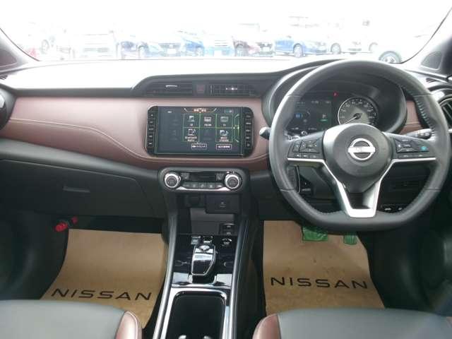 キックス １．２　Ｘ　ツートーン　インテリアエディション　（ｅ－ＰＯＷＥＲ）　試乗車アップ車・９インチ純正ナビ・全方位　レーダークルーズ　被害軽減ブレーキ　ＬＥＤヘッドライト　アラウンドビューモニター　インテリジェントキー　ドラレコ　アイドリングストップ　ＥＴＣ　メモリ－ナビ　エアコン　パワステ　キーレス　ＡＢＳ（4枚目）