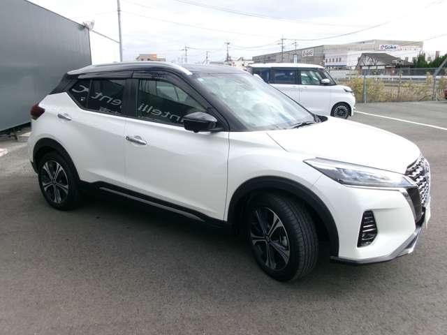 キックス １．２　Ｘ　ツートーン　インテリアエディション　（ｅ－ＰＯＷＥＲ）　試乗車アップ車・９インチ純正ナビ・全方位　レーダークルーズ　被害軽減ブレーキ　ＬＥＤヘッドライト　アラウンドビューモニター　インテリジェントキー　ドラレコ　アイドリングストップ　ＥＴＣ　メモリ－ナビ　エアコン　パワステ　キーレス　ＡＢＳ（6枚目）