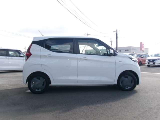 デイズ 660 S 試乗車アップ車・9インチ純正ナビ 運転席エアバッグ i-STOP Bカメラ 車線逸脱防止 助手席エアバッグ キーレスエントリーシステム 記録簿有り カーテンエアバック エアコン PW PS ABS サポカー セキュリティー(5枚目)