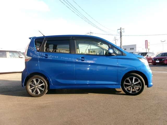 デイズ 660 ハイウェイスターGターボ 1オーナー・パナソニックナビCN-RS02WD 誤発進抑制 点検記録簿 アイスト 運転席エアバッグ スマキー ナビTV ワンオーナー ワンセグ セキュリティーアラーム エアコン ABS パワステ キーレスエントリー 助手席エアバック メモリーナビ(5枚目)