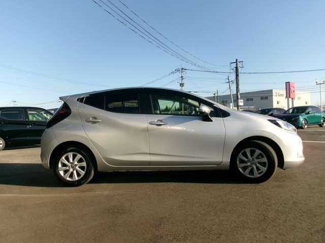 アクア 1.5 Z 1オーナー・10・5インチトヨタ純正T-Connec LEDヘッドライト スマートキー イモビライザー アルミホイール オートクルーズコントロール 点検記録簿 エアコン ナビ&TV カーテンエアバッグ ETC キーレス パワーウインドウ ABS Bカメ(5枚目)