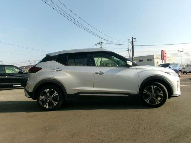 キックス １．２　Ｘ　（ｅ－ＰＯＷＥＲ）　１オーナー・９インチメーカーナビ・全方位モ　ナビ＆ＴＶ　ワンオ－ナ－車　追従クルコン　スマートキー　ＬＥＤヘッド　レーンアシスト　パワーステアリング　盗難防止システム　ドライブレコーダー　ＥＴＣ　整備記録簿有　メモリーナビ　サイドエアバッグ（5枚目）