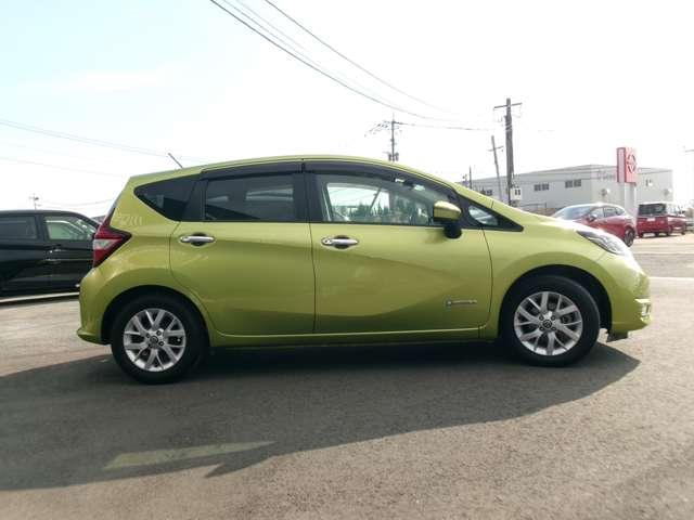 ノート 1.2 e-POWER X 1オーナー・7インチ純正ナビ・全方位モニタ 360°カメラ 記録簿付 運転席助手席エアバック レーンキープ AUTOエアコン 1オーナー 盗難防止システム ナビTV AW 運転席エアバッグ キーレスエントリー LEDヘッド アイドリングストップ(5枚目)