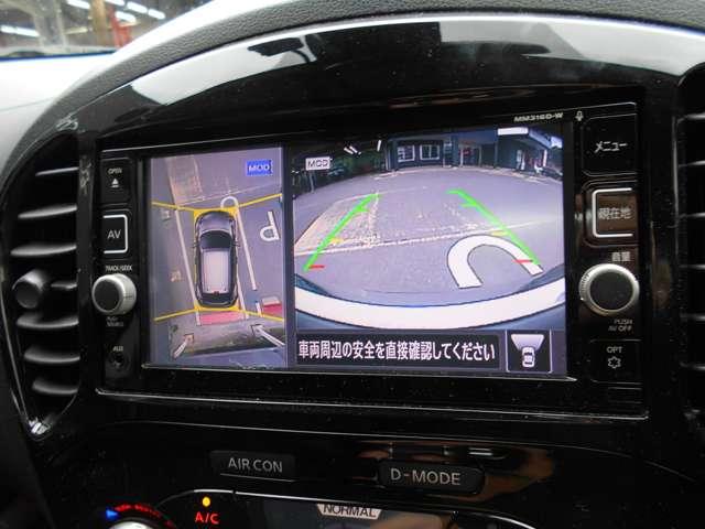 �A���E���h�r���[���j�^�[�t���B�󂩂猩���낵�Ă��邩�̂悤�ɃN���}�̎���̈��S���f�B�X�v���C�ɉf���o���Ă���܂��B���͂̏󋵂��ЂƖڂŔc�ł��邽�ߌ��ʂ��̈����ꏊ�ł̒��Ԃ��X���[�Y�ł���B