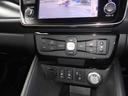 車内の室温を自動で一定に保ってくれる便利なオートエアコンが付いています。温度を設定するとクルマがエアコン噴出し温度を上げたり下げたり風量を変えたりしてくれるので運転に集中が出来ますよ。