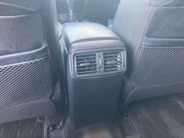後席専用吹き出し口で、後席も快適です。