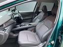 運転席シートには肘掛もついてます。