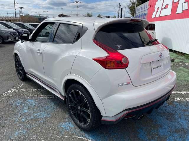 ジューク １．６　ＮＩＳＭＯ　４ＷＤ　純正ナビＴＶ　バックカメラ　バックモニター　切替４ＷＤ　サイドエアバック　メモリナビ　キーフリー　スマートキー　オートエアコン　アルミ　ナビ＆ＴＶ　ＥＴＣ車載器　パワーウィンドウ　ＡＢＳ　エアバッグ　パワーステアリング　盗難防止（8枚目）
