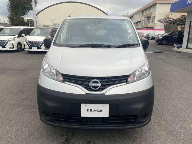 ＮＶ２００バネットバン １．６　ＤＸ　ナビＴＶ　インテリジェントエマージェンシーブレーキ　車線逸脱　点検記録簿　メモリーナビ　パワーステアリング　エアバック　マニュアルエアコン　ナビＴＶ　ＡＢＳ　ワンセグ　キーフリー　フロントパワーウインドウ（2枚目）