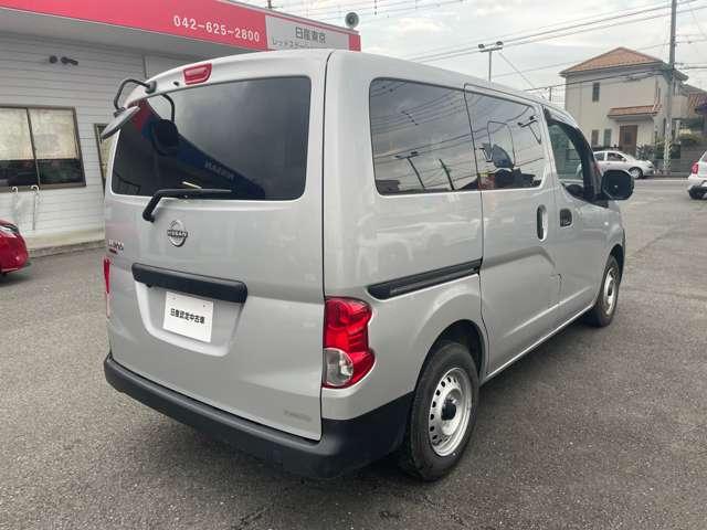 ＮＶ２００バネットバン １．６　ＤＸ　ナビＴＶ　インテリジェントエマージェンシーブレーキ　車線逸脱　点検記録簿　メモリーナビ　パワーステアリング　エアバック　マニュアルエアコン　ナビＴＶ　ＡＢＳ　ワンセグ　キーフリー　フロントパワーウインドウ（7枚目）