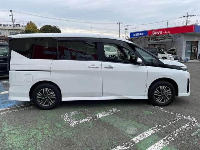 セレナ ２．０　ハイウェイスターＶ　４ＷＤ　純正ナビＴＶ　プロパイロット　３６０°カメラ　Ｂカメラ　追従クルコン　両側パワースライドドア　１オーナー　ＬＥＤ　メモリナビ　インテリキー　４ＷＤ　ＥＴＣ　アルミ　ドラレコ　Ｉストップ　衝突回避支援　車線逸脱（5枚目）