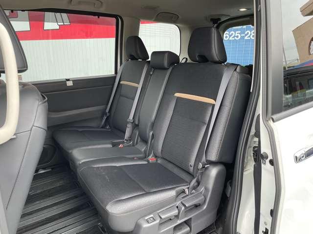 セレナ ２．０　ハイウェイスターＶ　４ＷＤ　純正ナビＴＶ　プロパイロット　３６０°カメラ　Ｂカメラ　追従クルコン　両側パワースライドドア　１オーナー　ＬＥＤ　メモリナビ　インテリキー　４ＷＤ　ＥＴＣ　アルミ　ドラレコ　Ｉストップ　衝突回避支援　車線逸脱（18枚目）