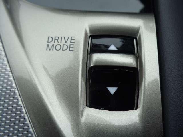 スカイライン ３．０　４００Ｒ　純正ナビＴＶ　アラウンドビューモニター　本革シ－ト　ＬＥＤヘッド　キーレスエントリー　ワンオーナ　車線逸脱警報　スマ－トキ－　バックモニター　クルコン　メモリーナビ　ナビＴＶ　サイドカメラ　ＡＡＣ　アルミ　盗難防止装置　ＥＴＣ　エアバッグ（11枚目）