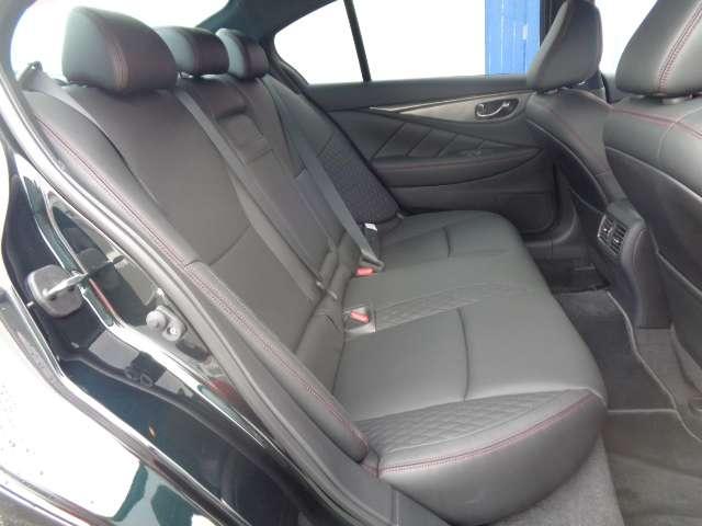 スカイライン ３．０　４００Ｒ　純正ナビＴＶ　アラウンドビューモニター　本革シ－ト　ＬＥＤヘッド　キーレスエントリー　ワンオーナ　車線逸脱警報　スマ－トキ－　バックモニター　クルコン　メモリーナビ　ナビＴＶ　サイドカメラ　ＡＡＣ　アルミ　盗難防止装置　ＥＴＣ　エアバッグ（13枚目）