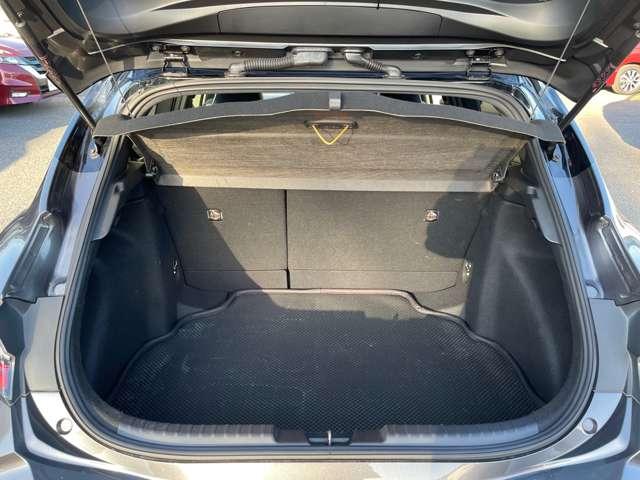 カローラスポーツ Ｇ　スタイルパッケージ　クルーズコントロール　オートハイビーム　フルセグ　ＥＴＣ　トムスフロントスポイラー　Ｂｌｕｅｔｏｏｔｈ　フォグランプ　ワンオーナー　アイドリングストップ　バックカメラ　ターボ（16枚目）