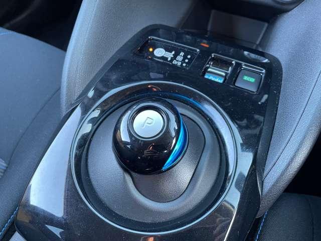 リーフ X Vセレクション 純正ナビTV プロパイロット レーダークルコン 360°カメラ 踏み間違い防止装置 LEDランプ セキュリティ 禁煙 1オーナー ETC インテリキー レーンキープアシスト サイドエアバッグ パワーウィンドウ ABS メモリ-ナビ(12枚目)