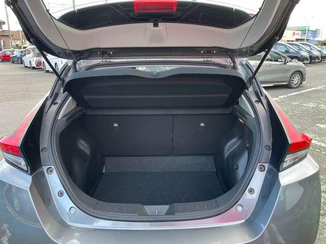 リーフ ＮＩＳＭＯ　純正ナビＴＶ　プロパイロット　レカロシート　踏み間違い防止　ＬＥＤヘッド　レーンキープアシスト　バックモニター　スマートキー　パーキングアシスト　ＥＴＣ車載器　ドラレコ　レーダークルーズコントロール　アルミホイール　ワンオーナー車　キーレス（18枚目）