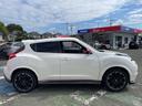 ジューク １．６　ＮＩＳＭＯ　４ＷＤ　純正ナビＴＶ　バックカメラ　バックモニター　切替４ＷＤ　サイドエアバック　メモリナビ　キーフリー　スマートキー　オートエアコン　アルミ　ナビ＆ＴＶ　ＥＴＣ車載器　パワーウィンドウ　ＡＢＳ　エアバッグ　パワーステアリング　盗難防止（5枚目）