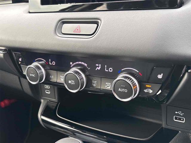 ヴェゼル ｅ：ＨＥＶ　Ｚ　バックカメラ　クリアランスソナー　オートクルーズコントロール　衝突被害軽減システム　オートライト　ＬＥＤヘッドランプ　電動リアゲート　アルミホイール　スマートキー　電動格納ミラー　シートヒーター（8枚目）