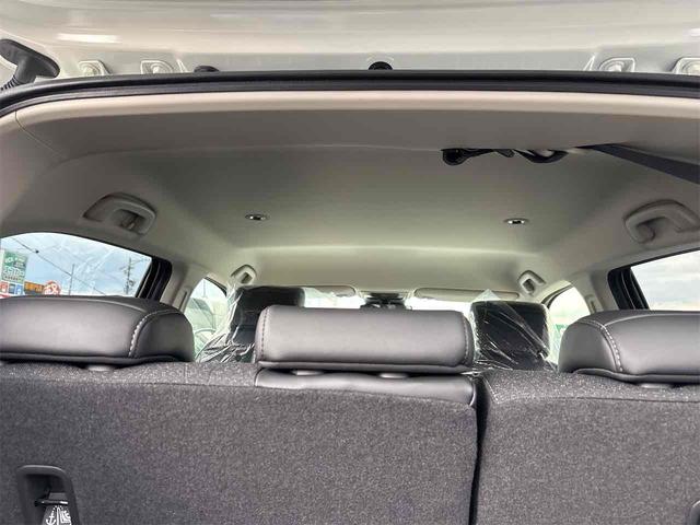 ヴェゼル ｅ：ＨＥＶ　Ｚ　バックカメラ　クリアランスソナー　オートクルーズコントロール　衝突被害軽減システム　オートライト　ＬＥＤヘッドランプ　電動リアゲート　アルミホイール　スマートキー　電動格納ミラー　シートヒーター（40枚目）