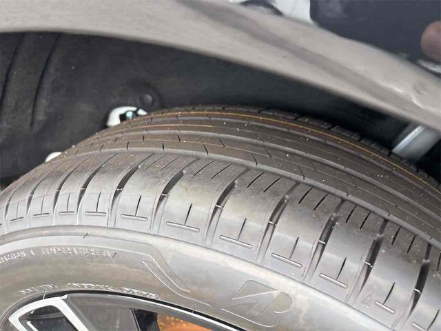 ヴェゼル ｅ：ＨＥＶ　Ｚ　バックカメラ　クリアランスソナー　オートクルーズコントロール　衝突被害軽減システム　オートライト　ＬＥＤヘッドランプ　電動リアゲート　アルミホイール　スマートキー　電動格納ミラー　シートヒーター（41枚目）