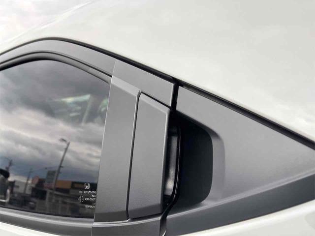 ヴェゼル ｅ：ＨＥＶ　Ｚ　バックカメラ　クリアランスソナー　オートクルーズコントロール　衝突被害軽減システム　オートライト　ＬＥＤヘッドランプ　電動リアゲート　アルミホイール　スマートキー　電動格納ミラー　シートヒーター（42枚目）