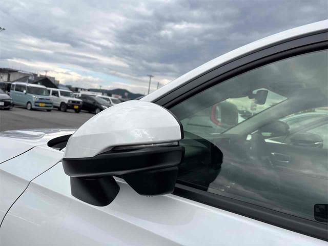 ヴェゼル ｅ：ＨＥＶ　Ｚ　バックカメラ　クリアランスソナー　オートクルーズコントロール　衝突被害軽減システム　オートライト　ＬＥＤヘッドランプ　電動リアゲート　アルミホイール　スマートキー　電動格納ミラー　シートヒーター（44枚目）