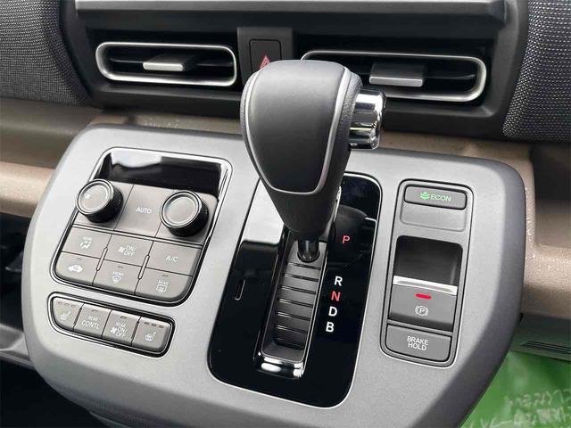 発進時や後退時に必ず操作するレバーです。操作のしやすさが肝になってきます。ぜひ一度体感してください。