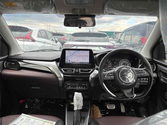 フロンクス ベースグレード　登録済み未使用車　全周囲カメラ　クリアランスソナー　オートクルーズコントロール　レーンアシスト　衝突被害軽減システム　ナビ　オートライト　ＬＥＤヘッドランプ　アルミホイール　スマートキー（6枚目）