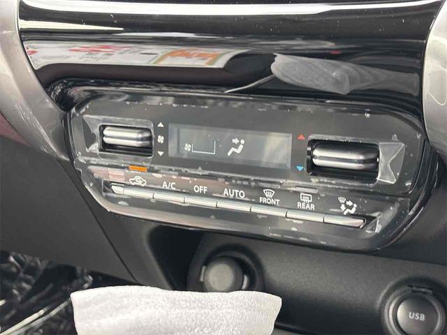 フロンクス ベースグレード　登録済み未使用車　全周囲カメラ　クリアランスソナー　オートクルーズコントロール　レーンアシスト　衝突被害軽減システム　ナビ　オートライト　ＬＥＤヘッドランプ　アルミホイール　スマートキー（10枚目）