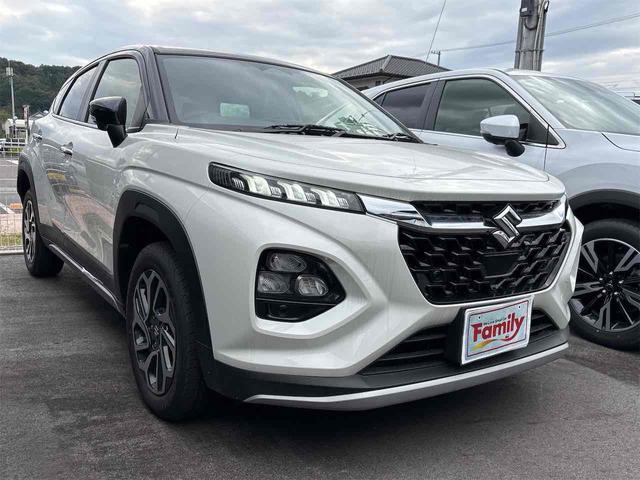 フロンクス ベースグレード　登録済み未使用車　全周囲カメラ　クリアランスソナー　オートクルーズコントロール　レーンアシスト　衝突被害軽減システム　ナビ　オートライト　ＬＥＤヘッドランプ　アルミホイール　スマートキー（17枚目）