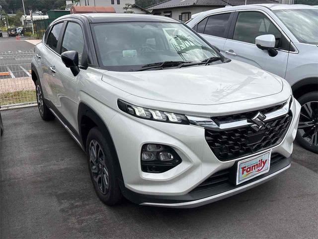 フロンクス ベースグレード　登録済み未使用車　全周囲カメラ　クリアランスソナー　オートクルーズコントロール　レーンアシスト　衝突被害軽減システム　ナビ　オートライト　ＬＥＤヘッドランプ　アルミホイール　スマートキー（18枚目）