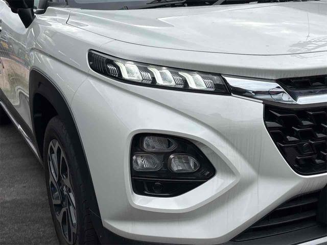 フロンクス ベースグレード　登録済み未使用車　全周囲カメラ　クリアランスソナー　オートクルーズコントロール　レーンアシスト　衝突被害軽減システム　ナビ　オートライト　ＬＥＤヘッドランプ　アルミホイール　スマートキー（21枚目）