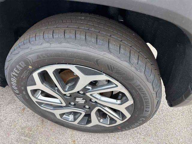 フロンクス ベースグレード　登録済み未使用車　全周囲カメラ　クリアランスソナー　オートクルーズコントロール　レーンアシスト　衝突被害軽減システム　ナビ　オートライト　ＬＥＤヘッドランプ　アルミホイール　スマートキー（44枚目）