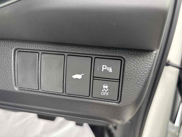 ヴェゼル ｅ：ＨＥＶ　Ｚ　登録済み未使用車　バックカメラ　クリアランスソナー　オートクルーズコントロール　レーンアシスト　衝突被害軽減システム　オートライト　ＬＥＤヘッドランプ　電動リアゲート　アルミホイール　スマートキー（14枚目）