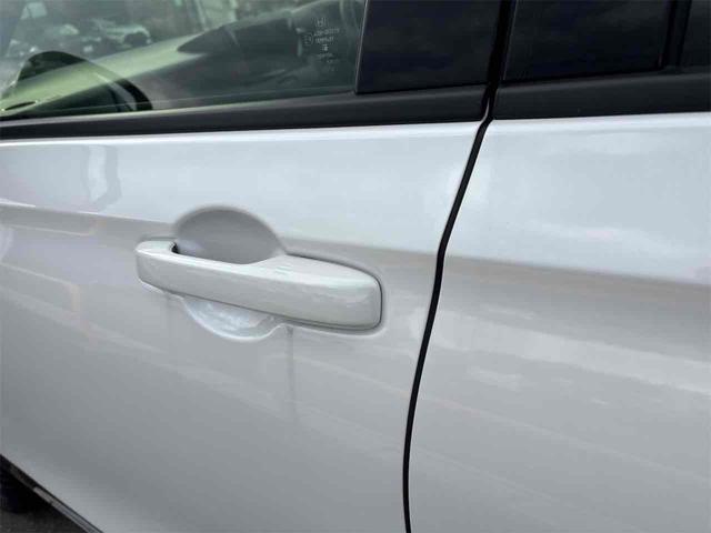 ヴェゼル ｅ：ＨＥＶ　Ｚ　登録済み未使用車　バックカメラ　クリアランスソナー　オートクルーズコントロール　レーンアシスト　衝突被害軽減システム　オートライト　ＬＥＤヘッドランプ　電動リアゲート　アルミホイール　スマートキー（41枚目）