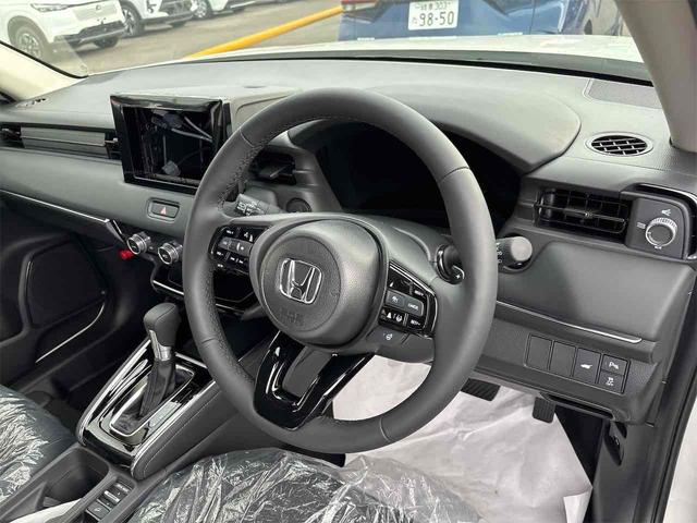 ヴェゼル ｅ：ＨＥＶ　Ｚ　登録済み未使用車　バックカメラ　クリアランスソナー　オートクルーズコントロール　レーンアシスト　衝突被害軽減システム　オートライト　ＬＥＤヘッドランプ　電動リアゲート　アルミホイール　スマートキー（52枚目）