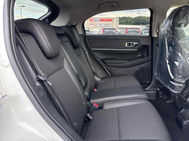 ヴェゼル ｅ：ＨＥＶ　Ｚ　登録済み未使用車　バックカメラ　クリアランスソナー　オートクルーズコントロール　レーンアシスト　衝突被害軽減システム　オートライト　ＬＥＤヘッドランプ　電動リアゲート　アルミホイール　スマートキー（54枚目）