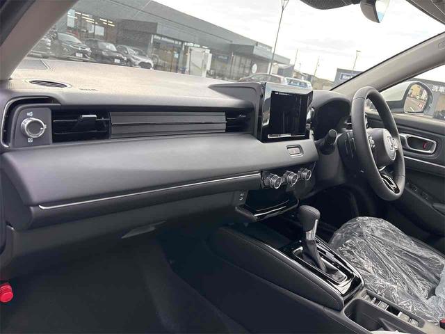 ヴェゼル ｅ：ＨＥＶ　Ｚ　登録済み未使用車　バックカメラ　クリアランスソナー　オートクルーズコントロール　レーンアシスト　衝突被害軽減システム　オートライト　ＬＥＤヘッドランプ　電動リアゲート　アルミホイール　スマートキー（58枚目）