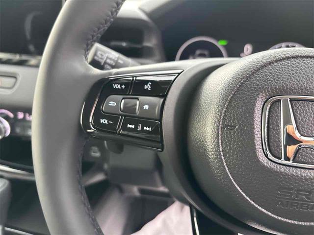 ヴェゼル ｅ：ＨＥＶ　Ｚ　登録済み未使用車　バックカメラ　クリアランスソナー　オートクルーズコントロール　レーンアシスト　衝突被害軽減システム　オートライト　ＬＥＤヘッドランプ　電動リアゲート　アルミホイール　スマートキー（11枚目）