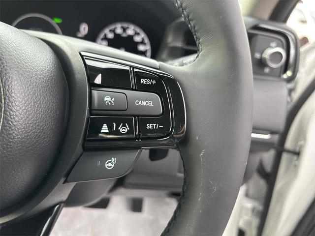 ヴェゼル ｅ：ＨＥＶ　Ｚ　登録済み未使用車　バックカメラ　クリアランスソナー　オートクルーズコントロール　レーンアシスト　衝突被害軽減システム　オートライト　ＬＥＤヘッドランプ　電動リアゲート　アルミホイール　スマートキー（12枚目）