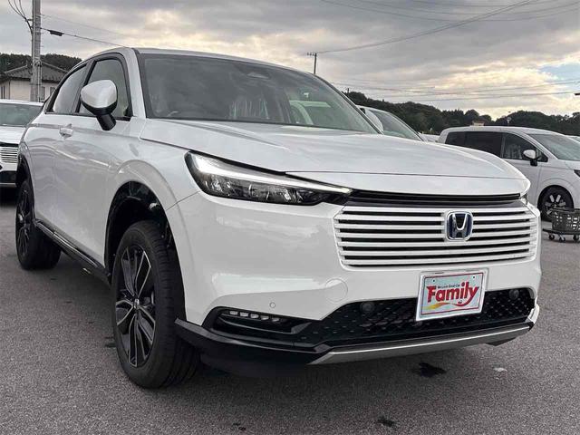 ヴェゼル ｅ：ＨＥＶ　Ｚ　登録済み未使用車　バックカメラ　クリアランスソナー　オートクルーズコントロール　レーンアシスト　衝突被害軽減システム　オートライト　ＬＥＤヘッドランプ　電動リアゲート　アルミホイール　スマートキー（18枚目）