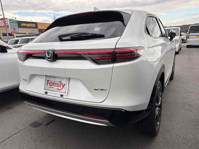 ヴェゼル ｅ：ＨＥＶ　Ｚ　登録済み未使用車　バックカメラ　クリアランスソナー　オートクルーズコントロール　レーンアシスト　衝突被害軽減システム　オートライト　ＬＥＤヘッドランプ　電動リアゲート　アルミホイール　スマートキー（22枚目）