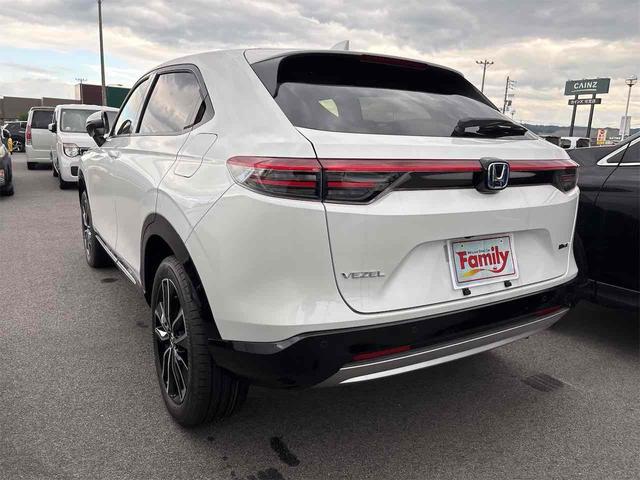 ヴェゼル ｅ：ＨＥＶ　Ｚ　登録済み未使用車　バックカメラ　クリアランスソナー　オートクルーズコントロール　レーンアシスト　衝突被害軽減システム　オートライト　ＬＥＤヘッドランプ　電動リアゲート　アルミホイール　スマートキー（24枚目）