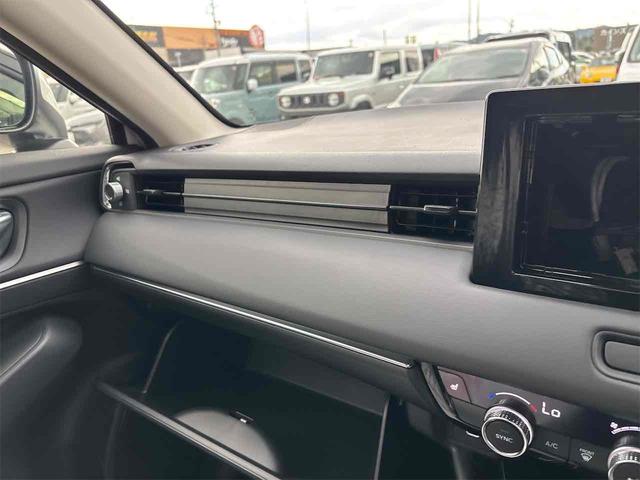 ヴェゼル ｅ：ＨＥＶ　Ｚ　登録済み未使用車　バックカメラ　クリアランスソナー　オートクルーズコントロール　レーンアシスト　衝突被害軽減システム　オートライト　ＬＥＤヘッドランプ　電動リアゲート　アルミホイール　スマートキー（49枚目）