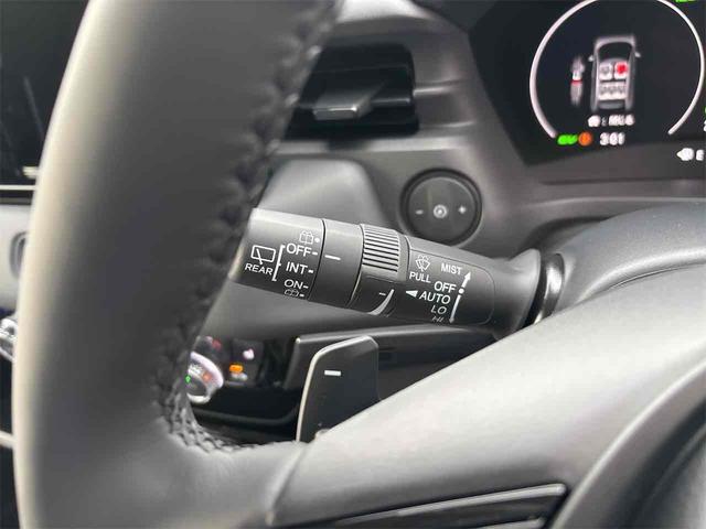 ヴェゼル ｅ：ＨＥＶ　Ｚ　登録済み未使用車　バックカメラ　クリアランスソナー　オートクルーズコントロール　レーンアシスト　衝突被害軽減システム　オートライト　ＬＥＤヘッドランプ　電動リアゲート　アルミホイール　スマートキー（51枚目）