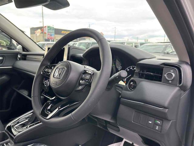 ヴェゼル ｅ：ＨＥＶ　Ｚ　登録済み未使用車　バックカメラ　クリアランスソナー　オートクルーズコントロール　レーンアシスト　衝突被害軽減システム　オートライト　ＬＥＤヘッドランプ　電動リアゲート　アルミホイール　スマートキー（53枚目）