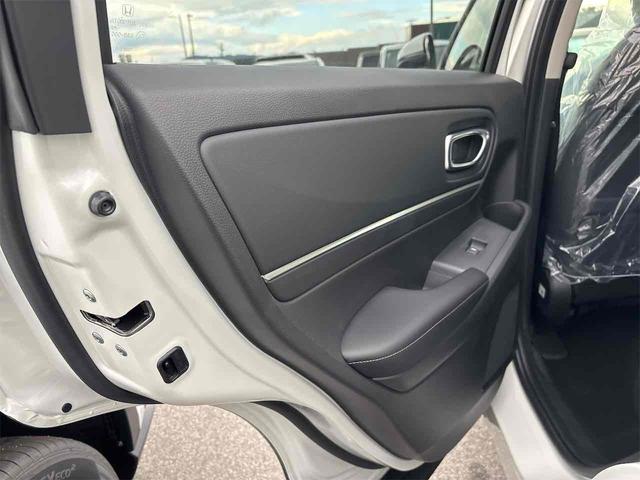 ヴェゼル ｅ：ＨＥＶ　Ｚ　登録済み未使用車　バックカメラ　クリアランスソナー　オートクルーズコントロール　レーンアシスト　衝突被害軽減システム　オートライト　ＬＥＤヘッドランプ　電動リアゲート　アルミホイール　スマートキー（57枚目）