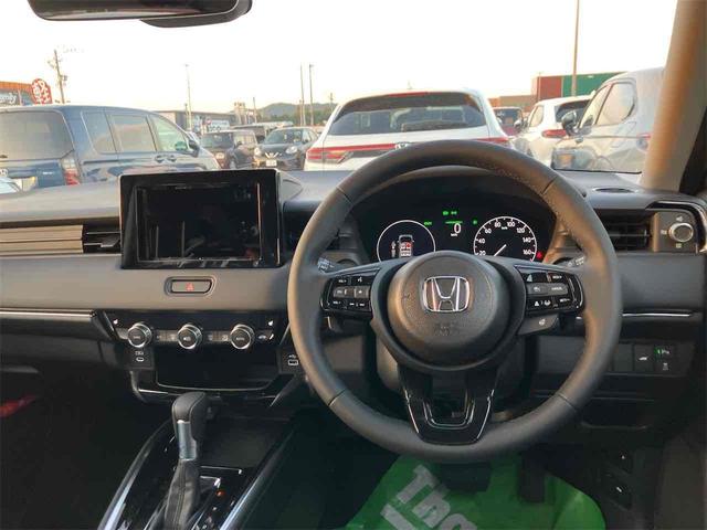 ヴェゼル ｅ：ＨＥＶ　Ｚ　バックカメラ　クリアランスソナー　オートクルーズコントロール　レーンアシスト　衝突被害軽減システム　オートライト　ＬＥＤヘッドランプ　アルミホイール　スマートキー　アイドリングストップ　電動格納ミラー（7枚目）